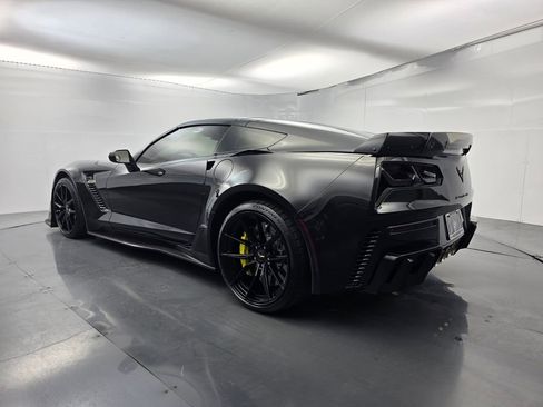 Used 2015 Chevrolet Corvette Z06 w/ 3LZ Preferred Equipment Group RWD image 6