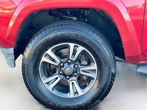 Used 2018 Toyota Tacoma TRD Sport image 29