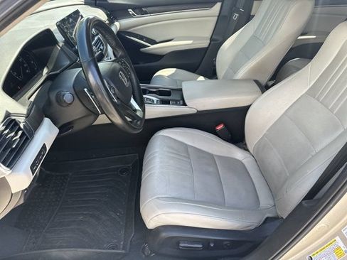 Used 2019 Honda Accord Touring image 10
