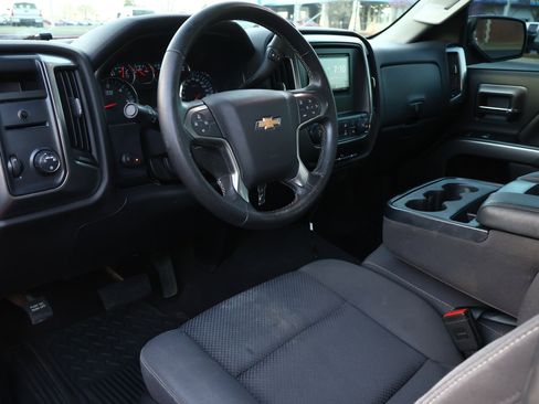 Used 2019 Chevrolet Silverado 1500 LT image 2