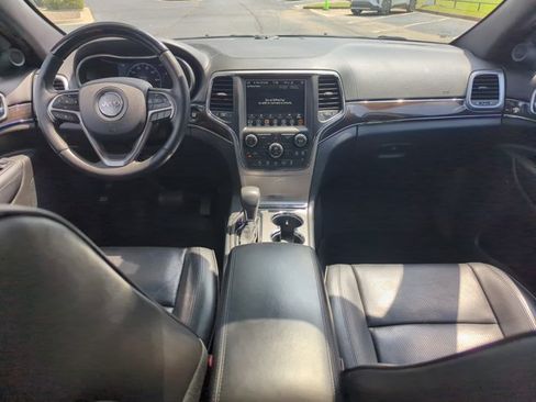 Used 2018 Jeep Grand Cherokee Overland AWD/4WD image 25
