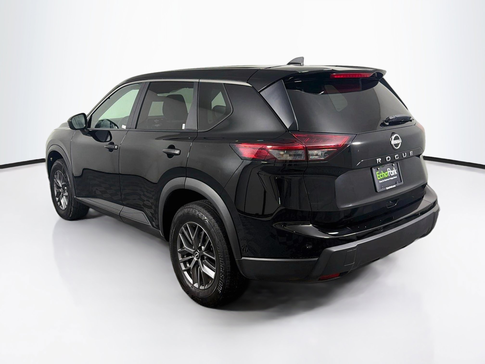 Used 2024 Nissan Rogue S FWD image 5