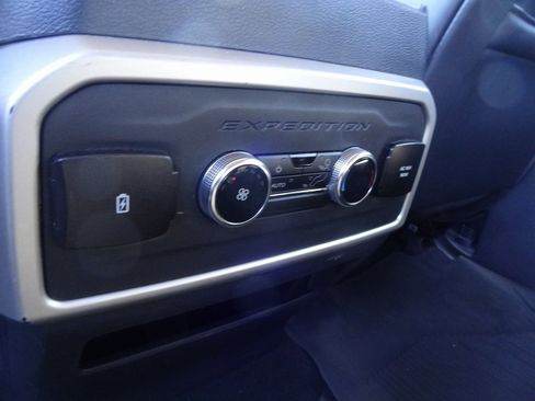 Certified 2024 Ford Expedition XLT image 18