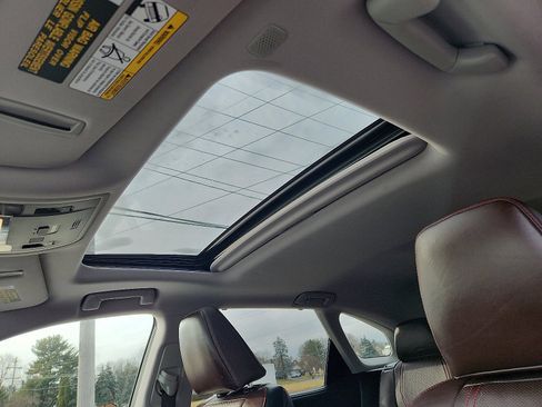 Used 2018 Lexus RX 450hL Luxury image 16