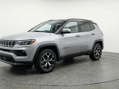 Used 2025 Jeep Compass Limited image 3