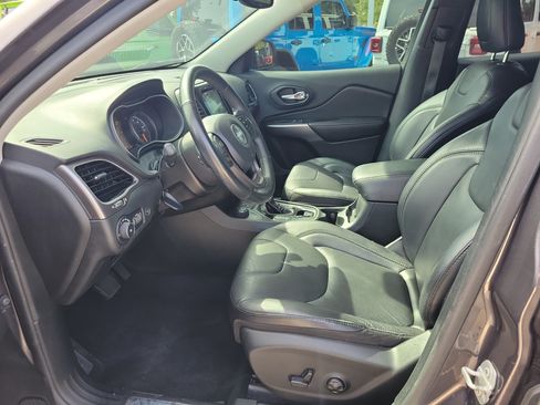 Used 2019 Jeep Cherokee Limited w/ Trailer Tow Group AWD/4WD image 18