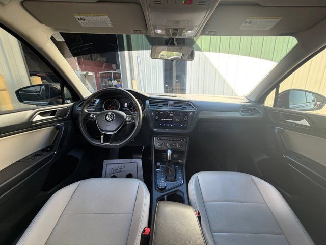 Used 2020 Volkswagen Tiguan SE w/ Panoramic Sunroof Package AWD/4WD image 17