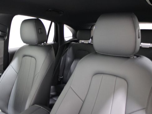 Used 2025 Mercedes-Benz GLA 250 4MATIC image 5