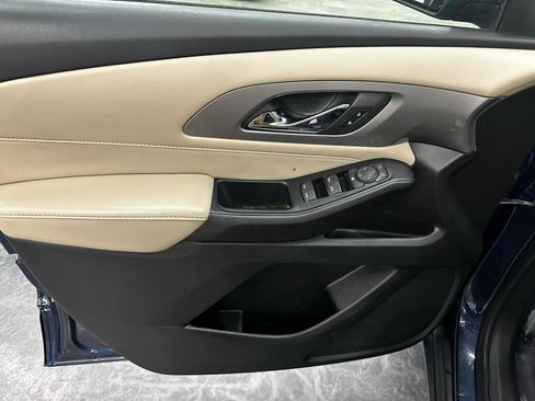 Used 2023 Chevrolet Traverse LS image 12