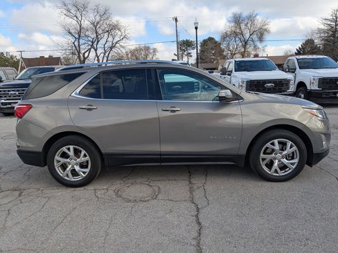 Used 2019 Chevrolet Equinox LT w/ Sun & Navigation Package image 2