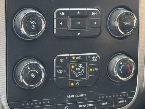 Used 2017 Ford Expedition XLT image 10