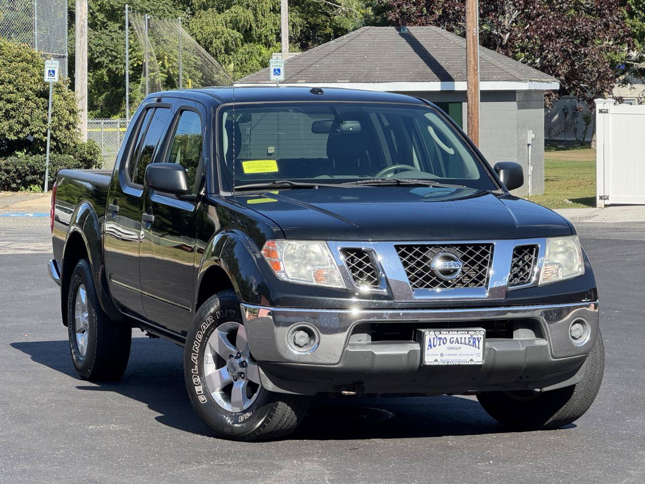 Used 2011 Nissan Frontier SV w/ SV Premium Utility Pkg AWD/4WD image 1