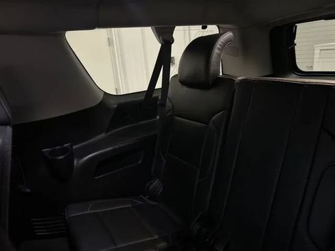 Used 2017 Chevrolet Suburban LT w/ LT Signature Package AWD/4WD image 13