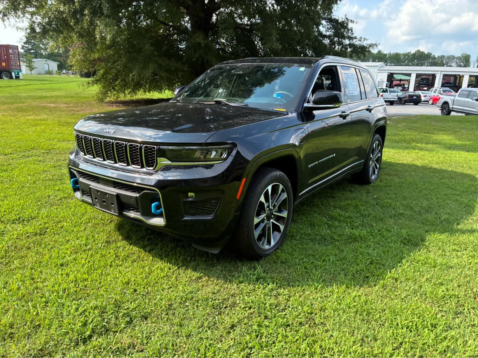 Used 2023 Jeep Grand Cherokee Overland w/ Luxury Tech Group IV AWD/4WD image 7