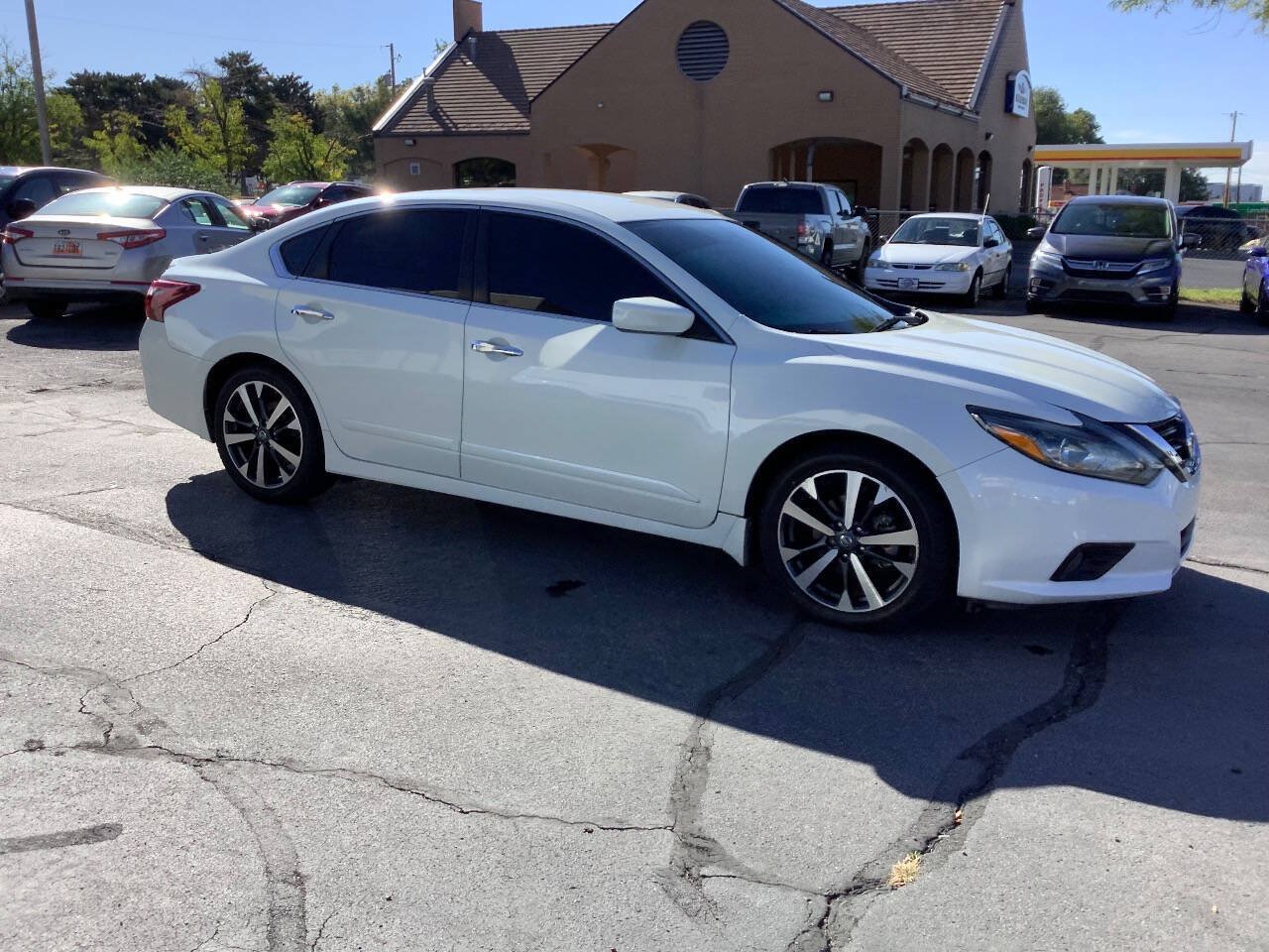 Used 2017 Nissan Altima 3.5 SR FWD image 9