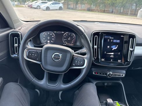 Used 2020 Volvo XC40 T5 Momentum image 20