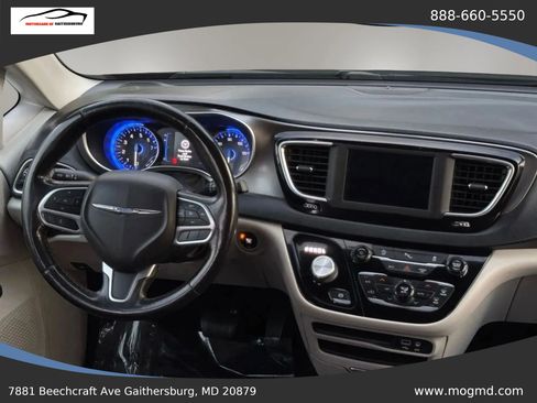 Used 2017 Chrysler Pacifica Touring-L FWD image 33