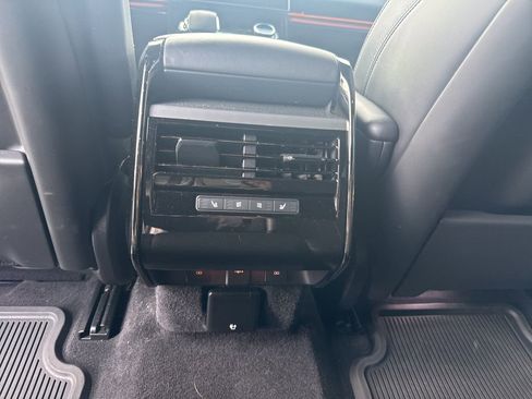 Used 2023 Land Rover Range Rover Sport SE Dynamic image 9