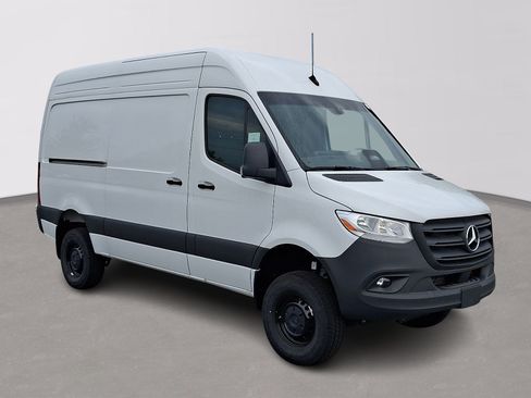 Used 2025 Mercedes-Benz Sprinter 2500 image 3
