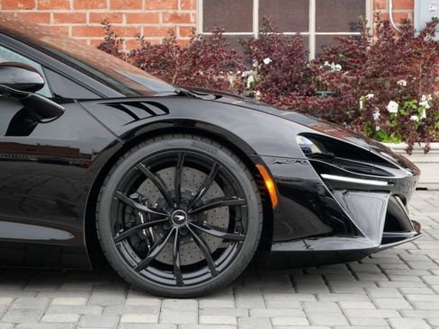 Used 2023 McLaren Artura RWD image 7