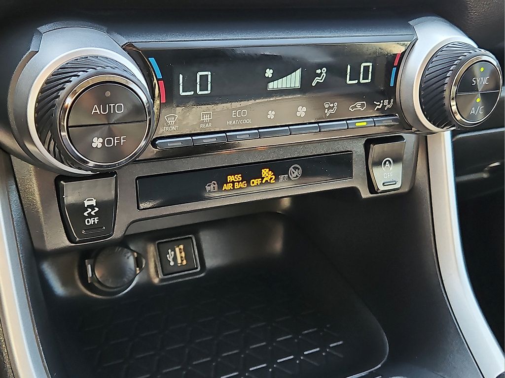 Used 2025 Toyota RAV4 XLE FWD image 21
