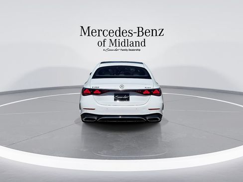Used 2024 Mercedes-Benz E 350 4MATIC Sedan image 7