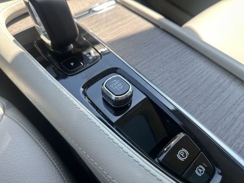 Certified 2023 Volvo XC90 B6 Plus image 30