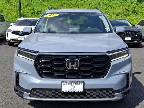 Used 2023 Honda Pilot Touring image 2