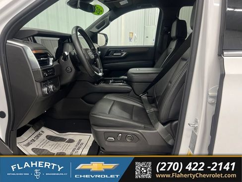 Used 2025 GMC Yukon XL Denali AWD/4WD image 9