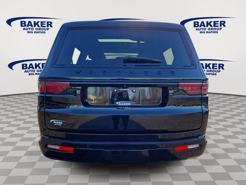 Used 2023 Jeep Wagoneer Series II AWD/4WD image 6
