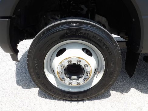 Used 2017 Ford F550 2WD Regular Cab Super Duty image 42