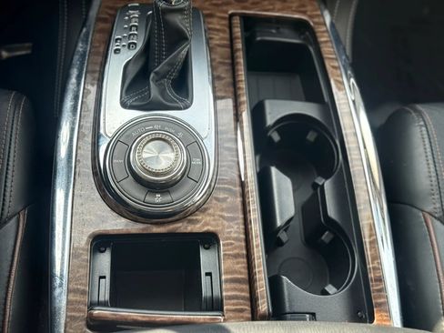 Used 2020 Nissan Armada SL w/ Premium Package AWD/4WD image 25
