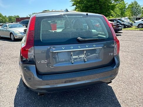 Used 2011 Volvo V50 T5 w/ Preferred Pkg FWD image 13