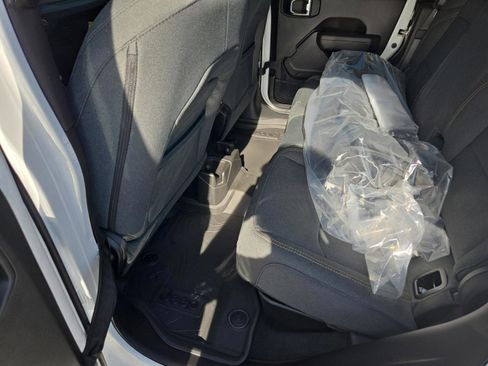 New 2025 Jeep Gladiator Sport image 27