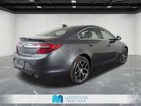 Used 2017 Buick Regal Sport Touring image 5