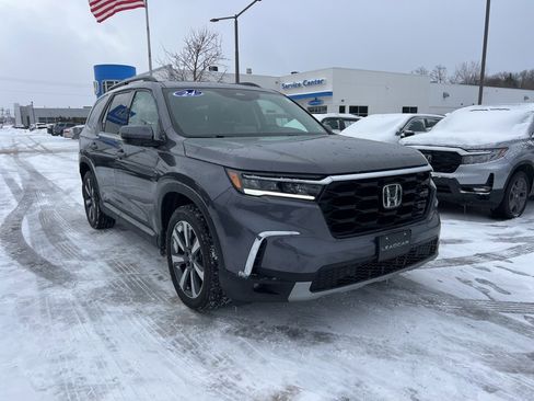 Used 2024 Honda Pilot Touring image 7