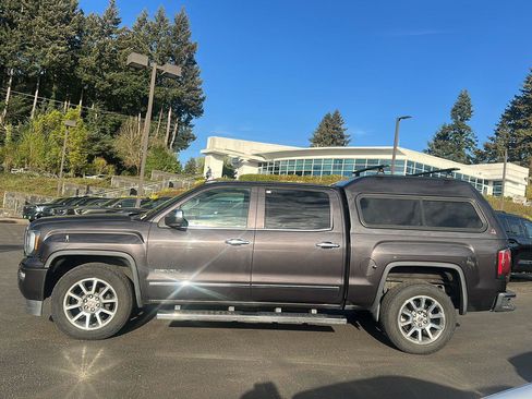 Used 2016 GMC Sierra 1500 Denali w/ Enhanced Driver Alert Package AWD/4WD image 3