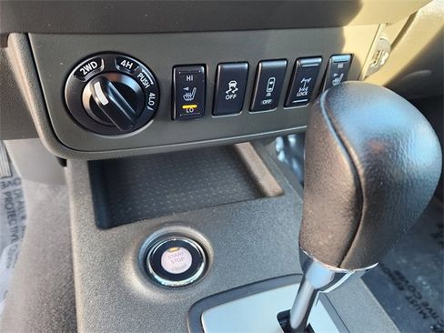 Used 2021 Nissan Frontier PRO-4X w/ Pro-4x Utility Package image 21