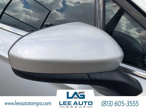 Used 2018 Ford Fusion SE w/ Fusion SE Technology Package FWD image 11