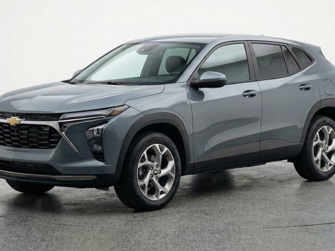 Used 2025 Chevrolet Trax LT w/ LT Convenience Package image 3