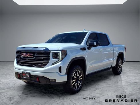 Used 2022 GMC Sierra 1500 AT4 w/ AT4 Premium Package AWD/4WD image 4