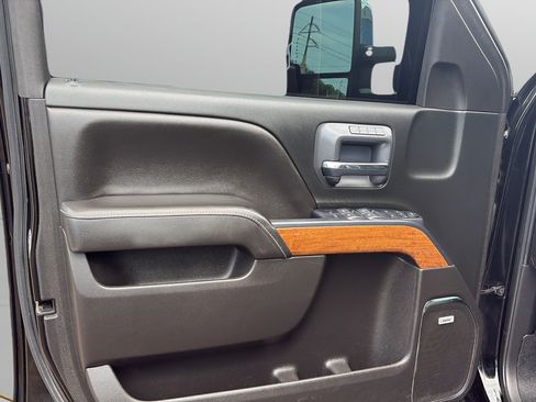 Used 2019 Chevrolet Silverado 2500 High Country w/ Duramax Plus Package AWD/4WD image 11
