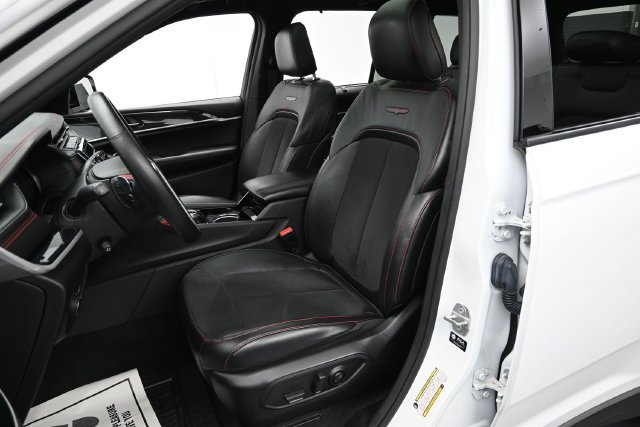 Used 2022 Jeep Grand Cherokee Trailhawk w/ ADV Protech Group II AWD/4WD image 11