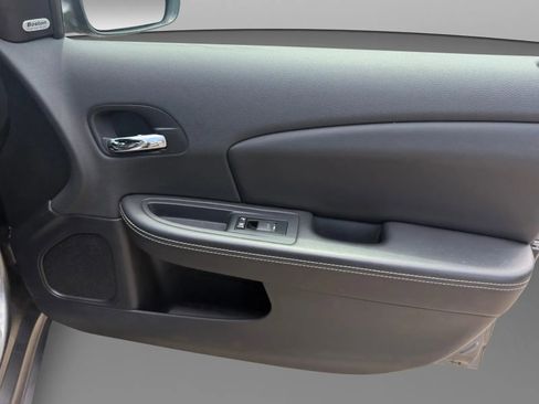 Used 2013 Chrysler 200 Limited FWD image 33
