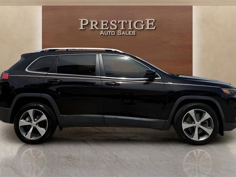 Used 2019 Jeep Cherokee Limited image 9