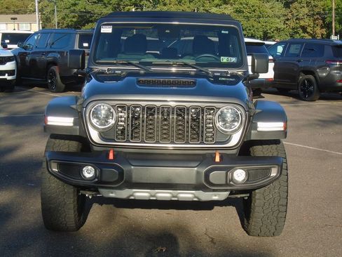 Certified 2024 Jeep Gladiator Mojave w/ Technology Group image 5