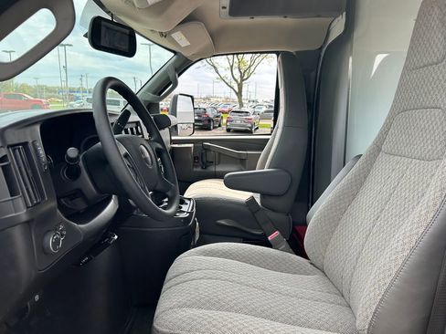 Used 2024 GMC Savana 3500 w/ Power Convenience Package image 19