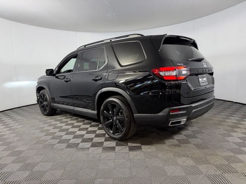 Used 2025 Honda Pilot Black Edition image 9
