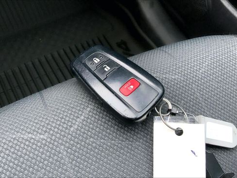 Used 2024 Toyota RAV4 XLE FWD image 14