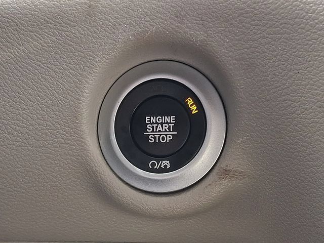 Used 2024 Chrysler Pacifica Touring-L FWD image 25